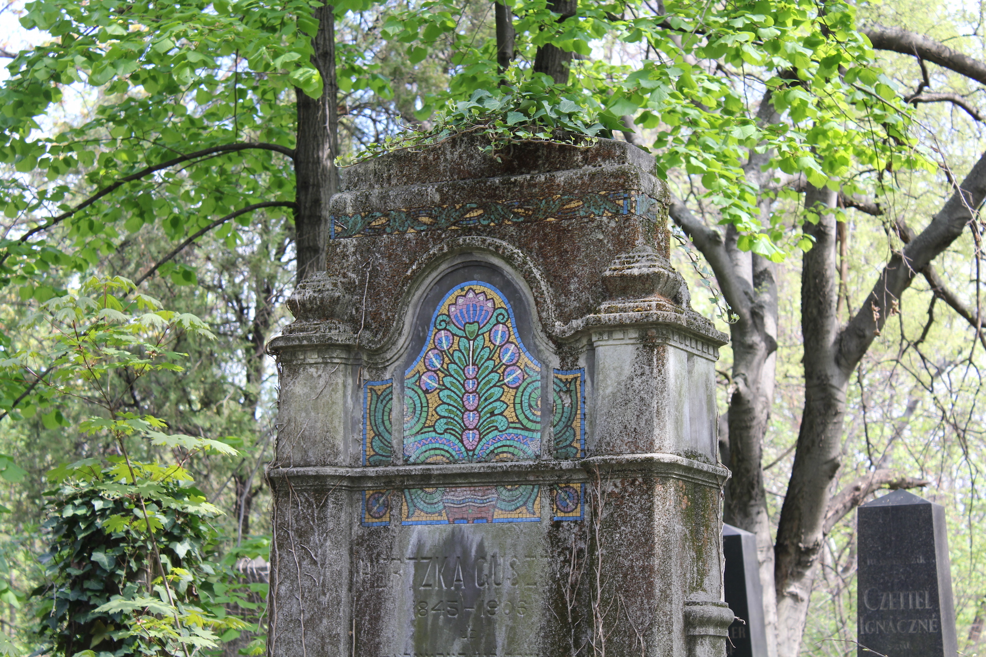 Beautiful mosaics on an Art Nouveau tombstone - Salgótarjáni street Jewish cemetery